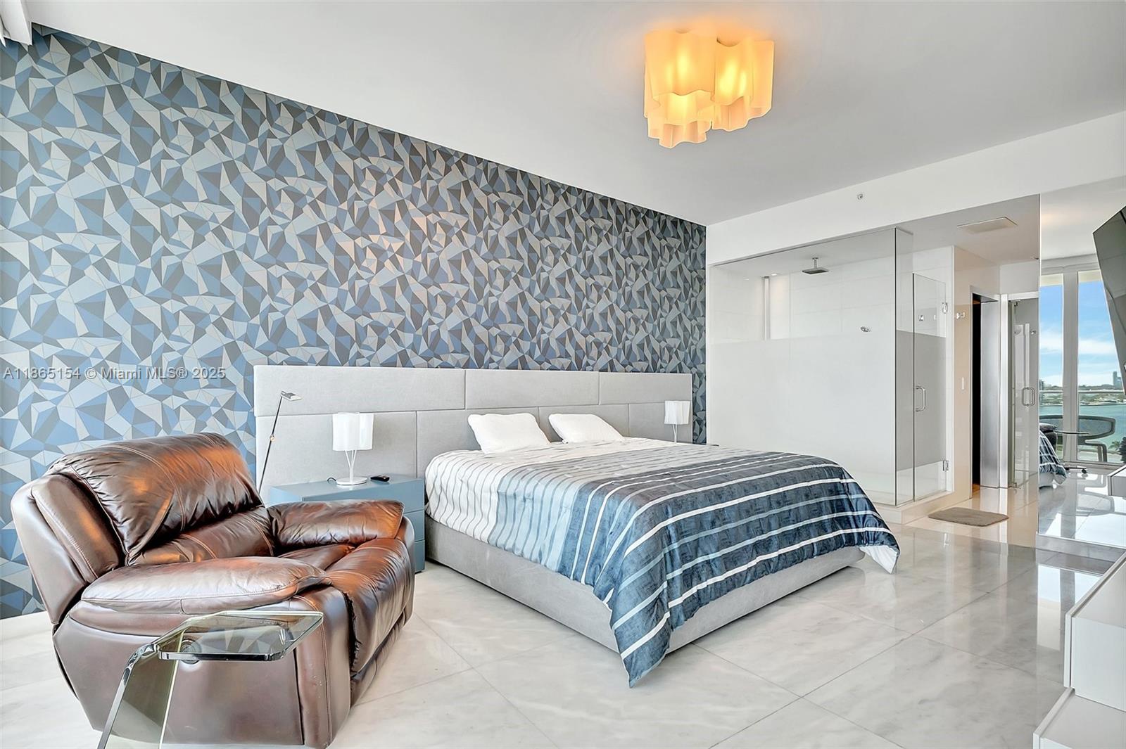 PARAMOUNT BAY CONDO - Residential