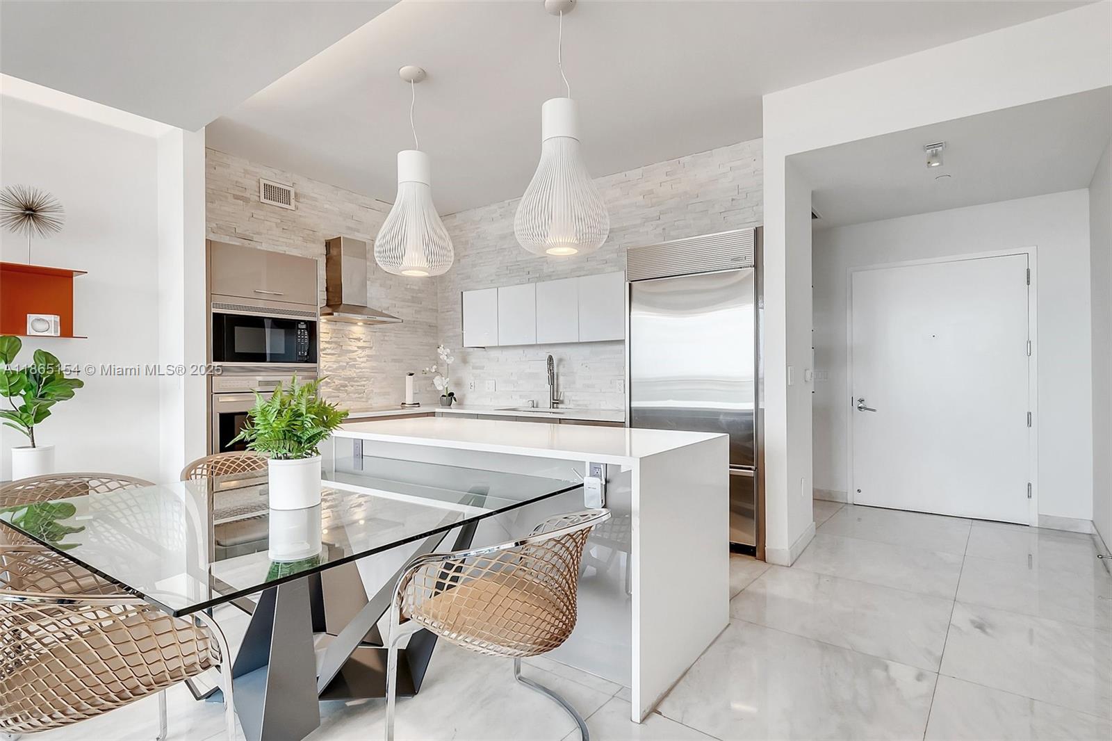 2020 N Bayshore Dr 1006