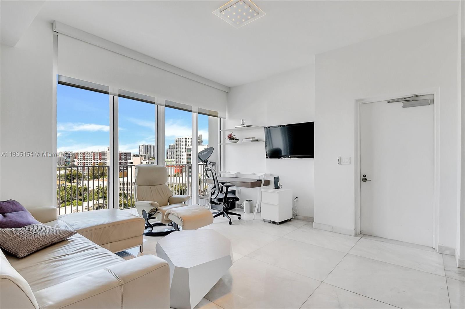 PARAMOUNT BAY CONDO - Residential