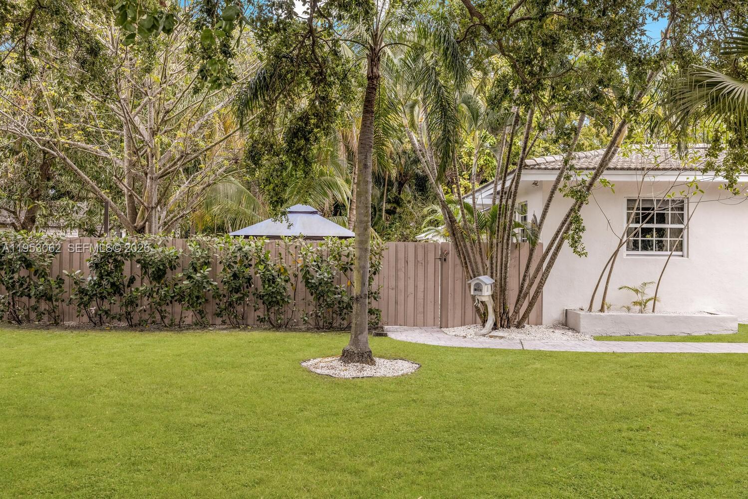 BISCAYNE LAWN AMD PLAT - Residential Income