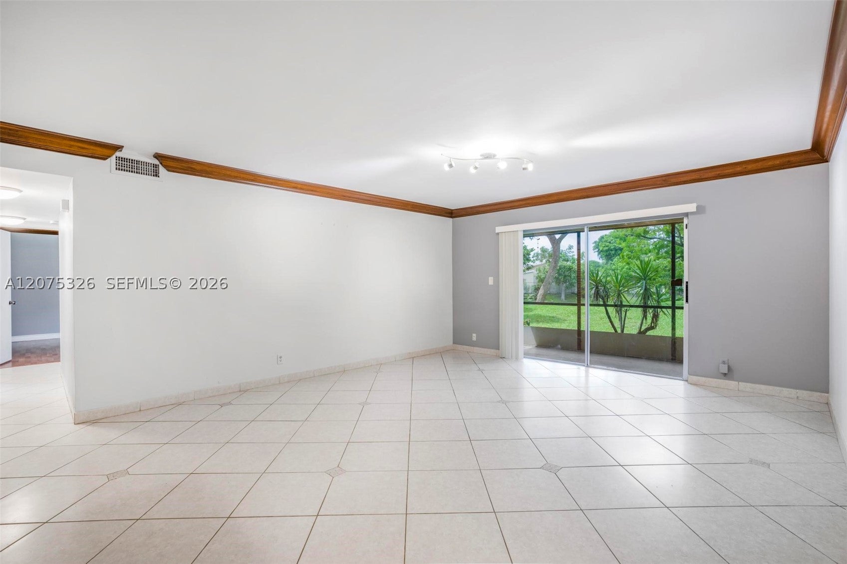 709 Gardens Dr 101