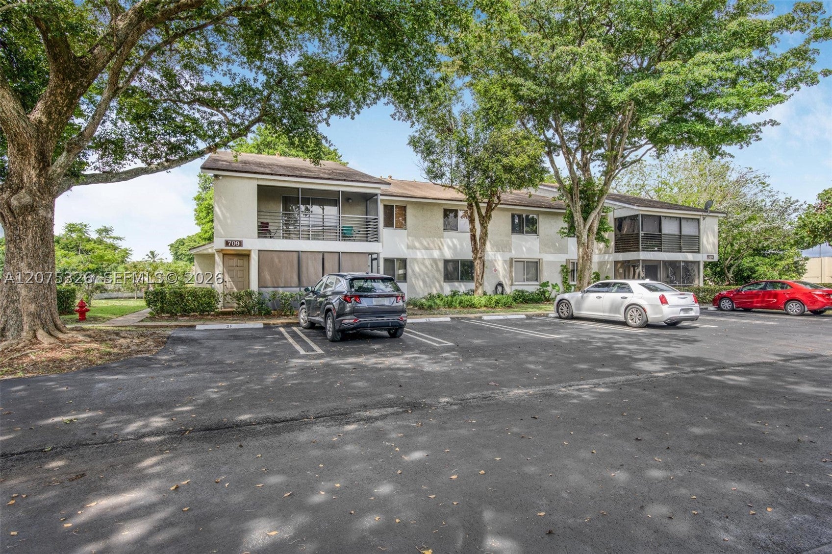 709 Gardens Dr 101