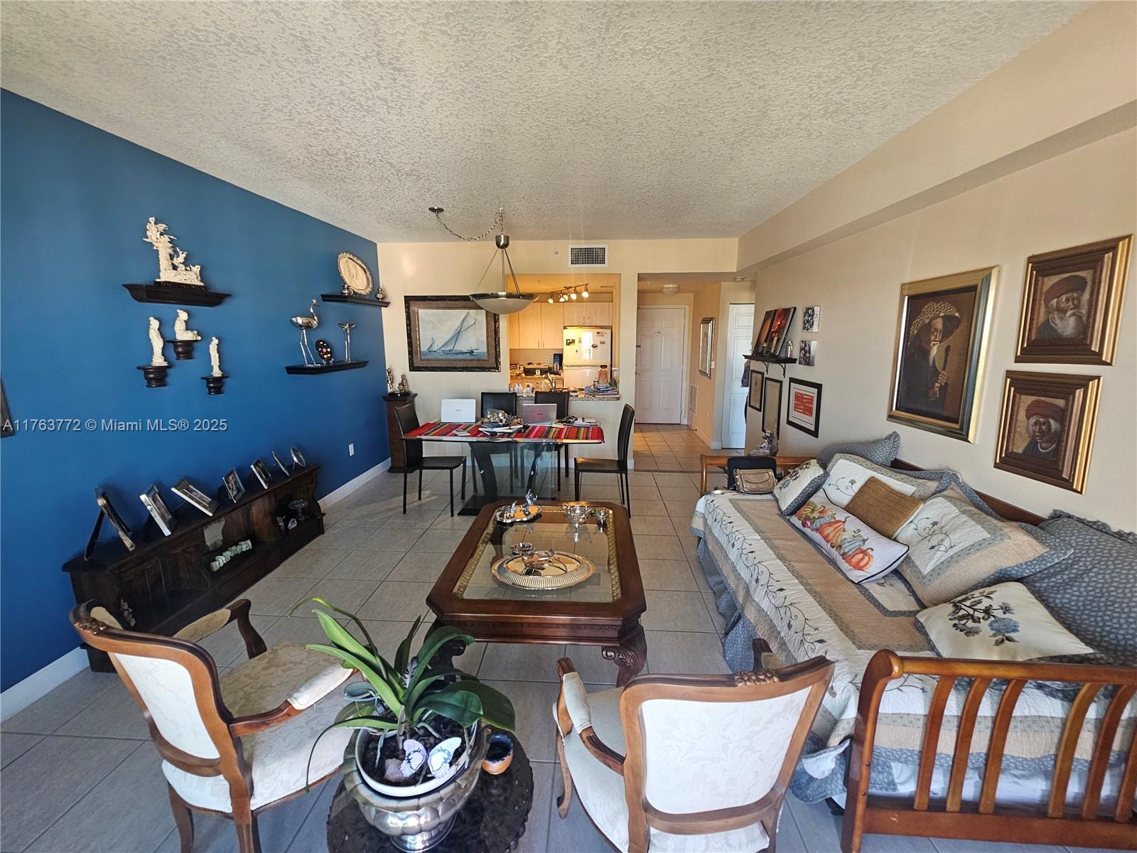 DOUGLAS GRAND CONDO - Residential