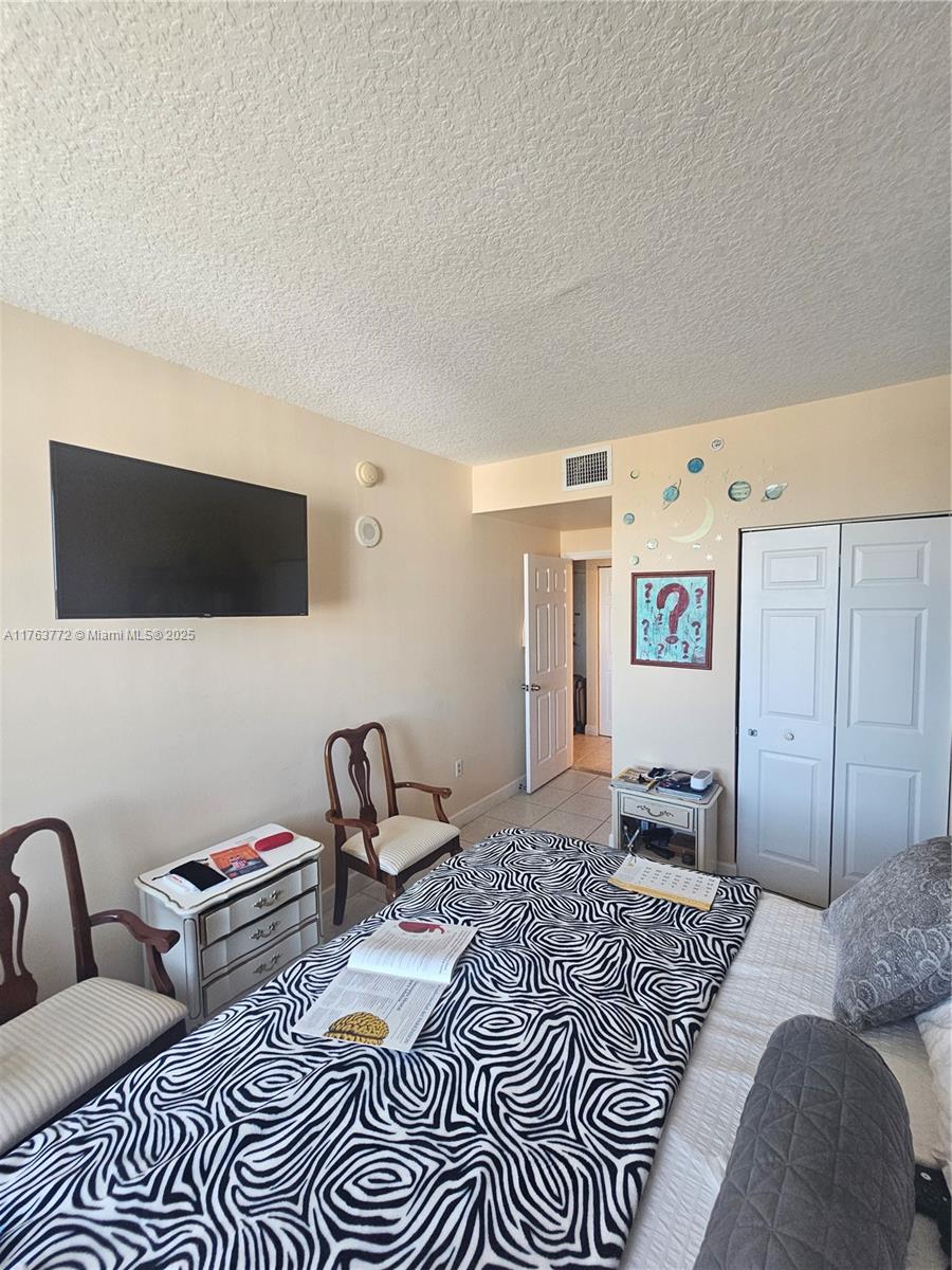 DOUGLAS GRAND CONDO - Residential