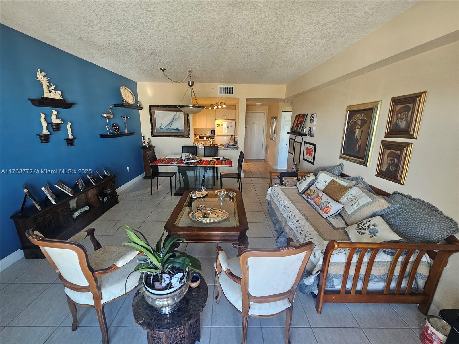 DOUGLAS GRAND CONDO - Residential