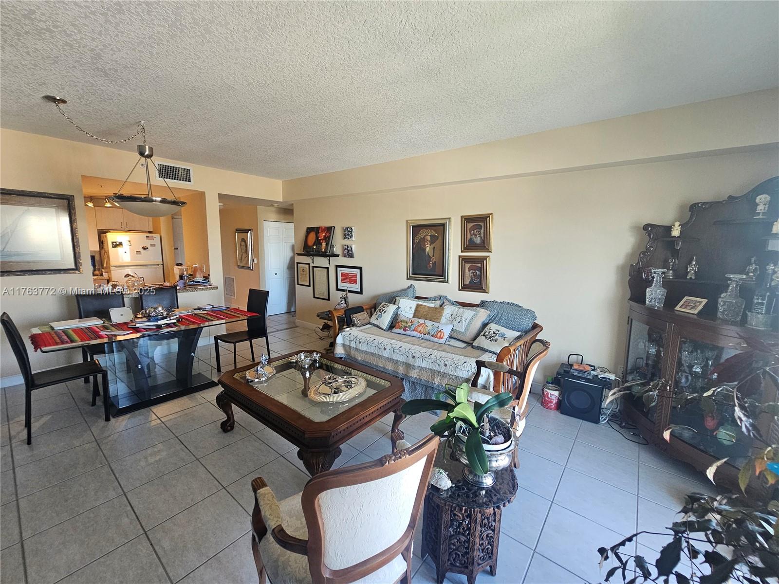 DOUGLAS GRAND CONDO - Residential