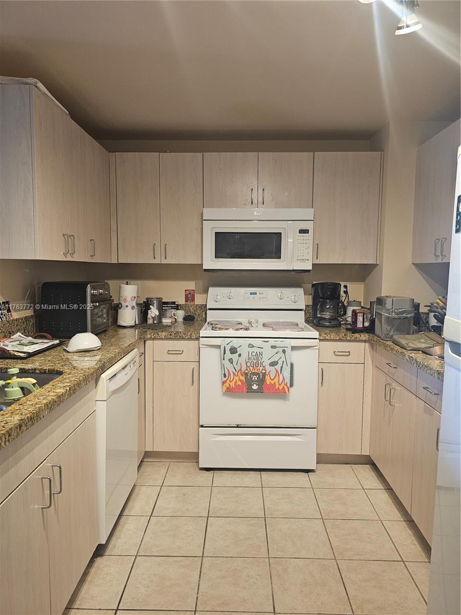 DOUGLAS GRAND CONDO - Residential