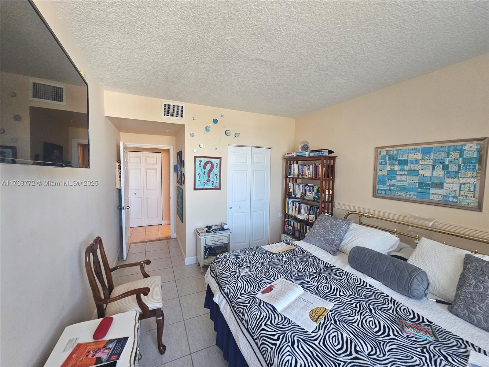 DOUGLAS GRAND CONDO - Residential