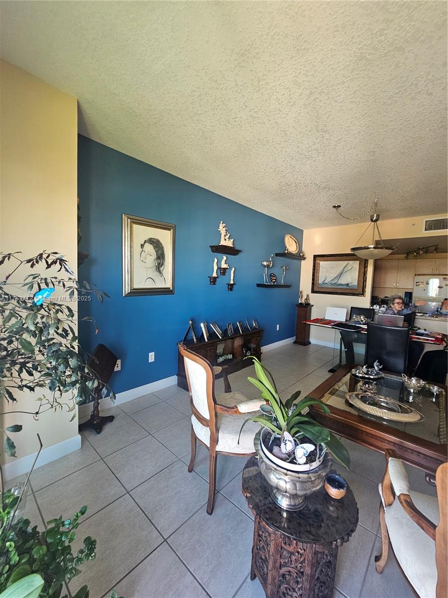 DOUGLAS GRAND CONDO - Residential