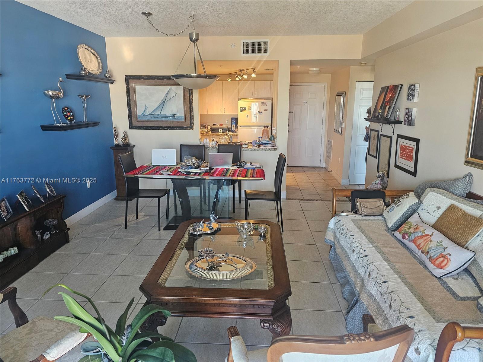 DOUGLAS GRAND CONDO - Residential