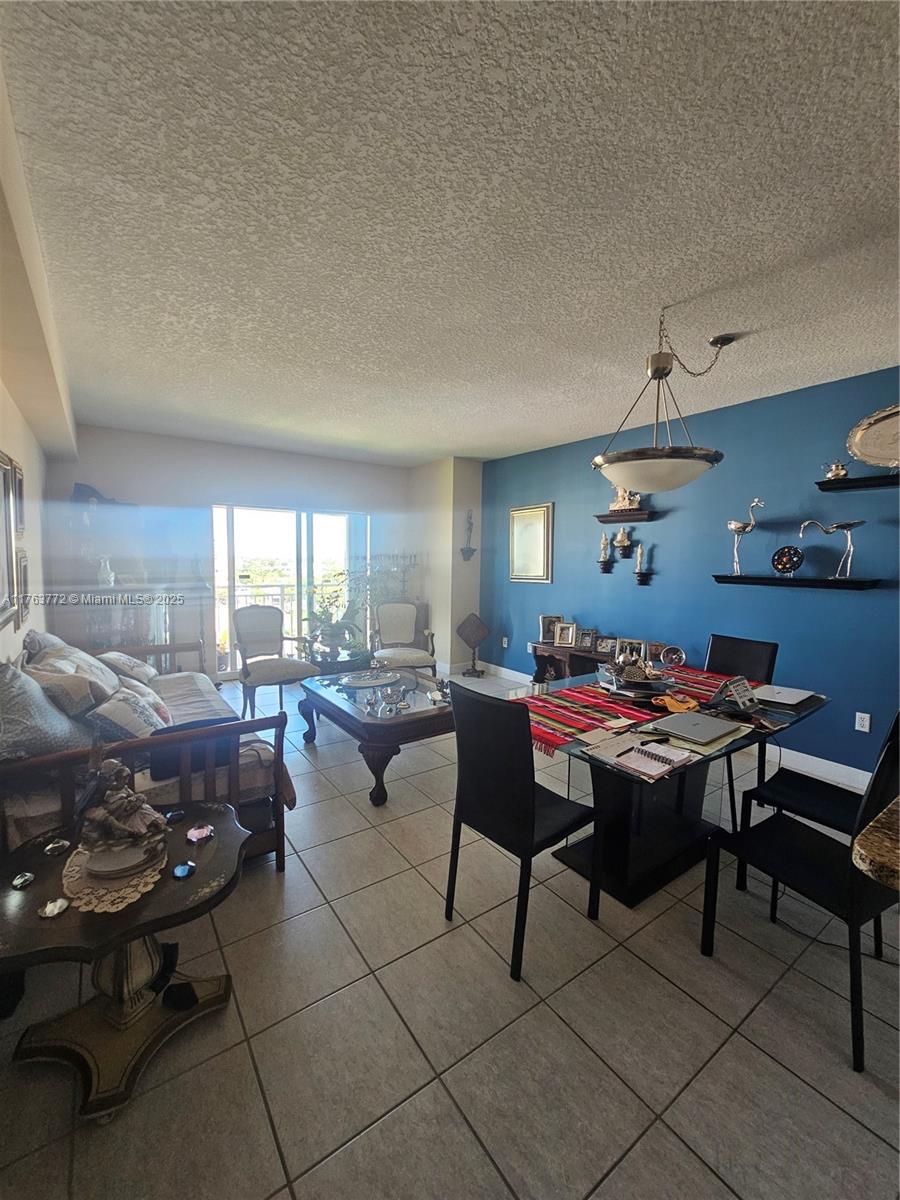 DOUGLAS GRAND CONDO - Residential