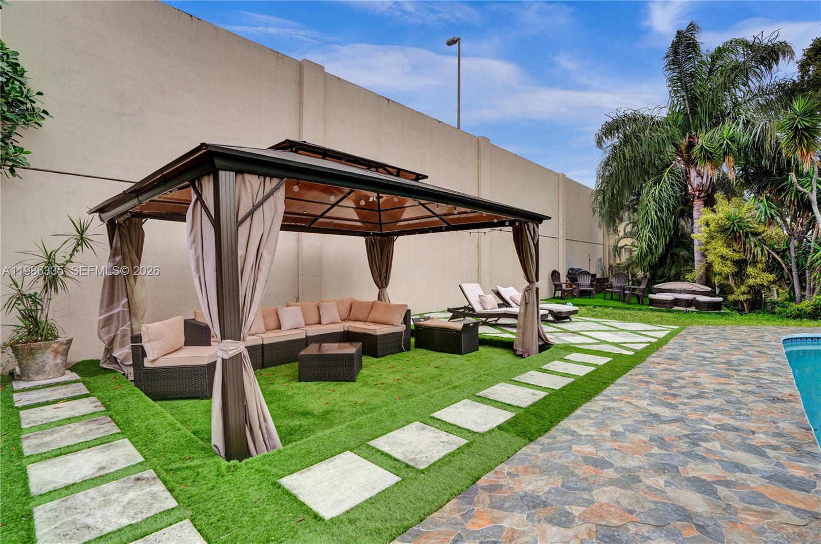 COCOBAY - Residential