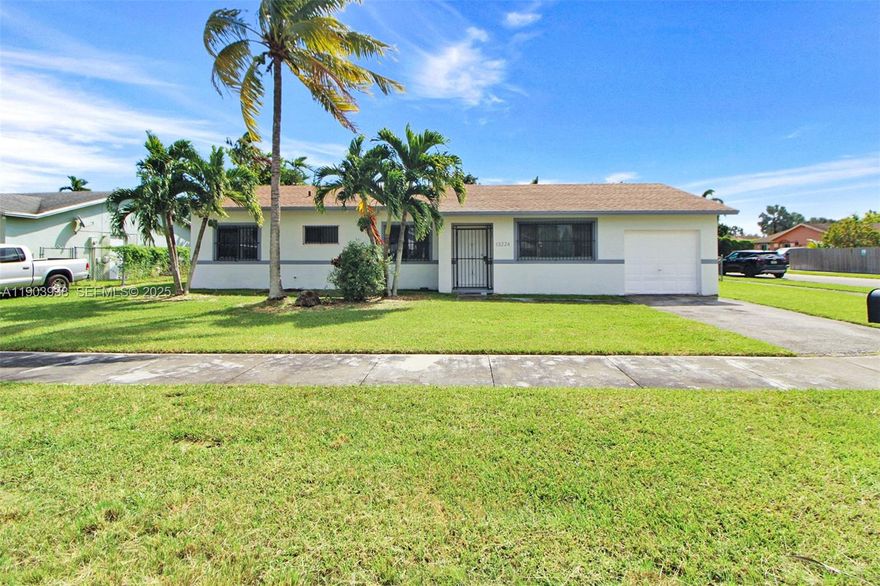 SELLER MOTIVATED $10,000 TOWARDS BUYER CLOSING COST VERY SPACES CORNER LOT HOME 3 BEDROOM 2 BATH-ROOF 4 YEARS OLD-NO ASSOCIATION CALL LISTING AGENT TO VIEW PROPERTY