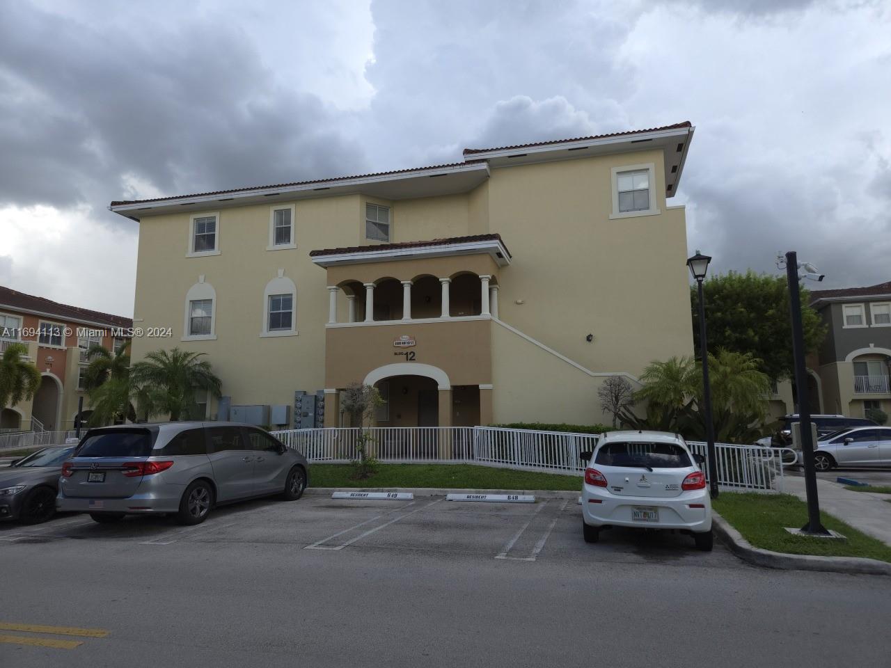 Stunning 2 Bed/2.5 Bath condo in the desirable community of Coronado in Doral. Spacious interiors, granite countertops. washer and dryer inside the unit. Excellent location, offering easy access to shopping, dining, and entertainment. Ideal for families seeking a property in a prime location.