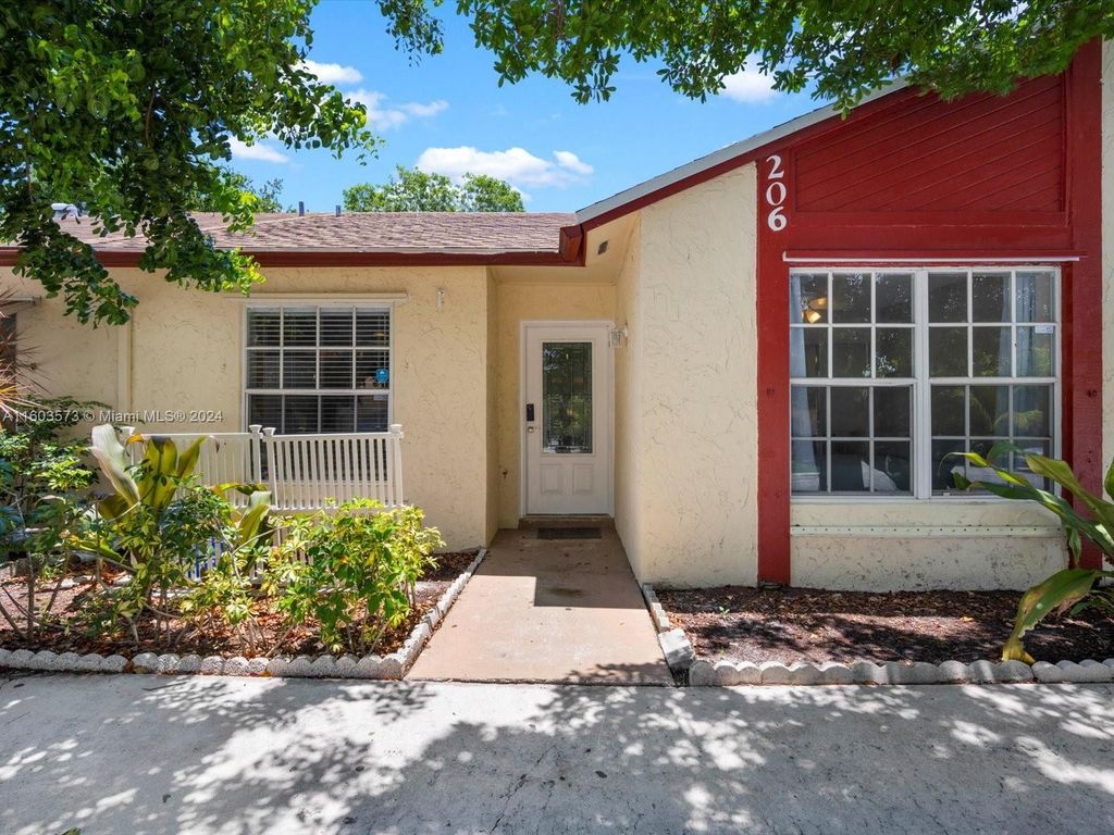 Photo of 206 Palmetto Ct, Jupiter, FL 33458 (MLS # A11603573)