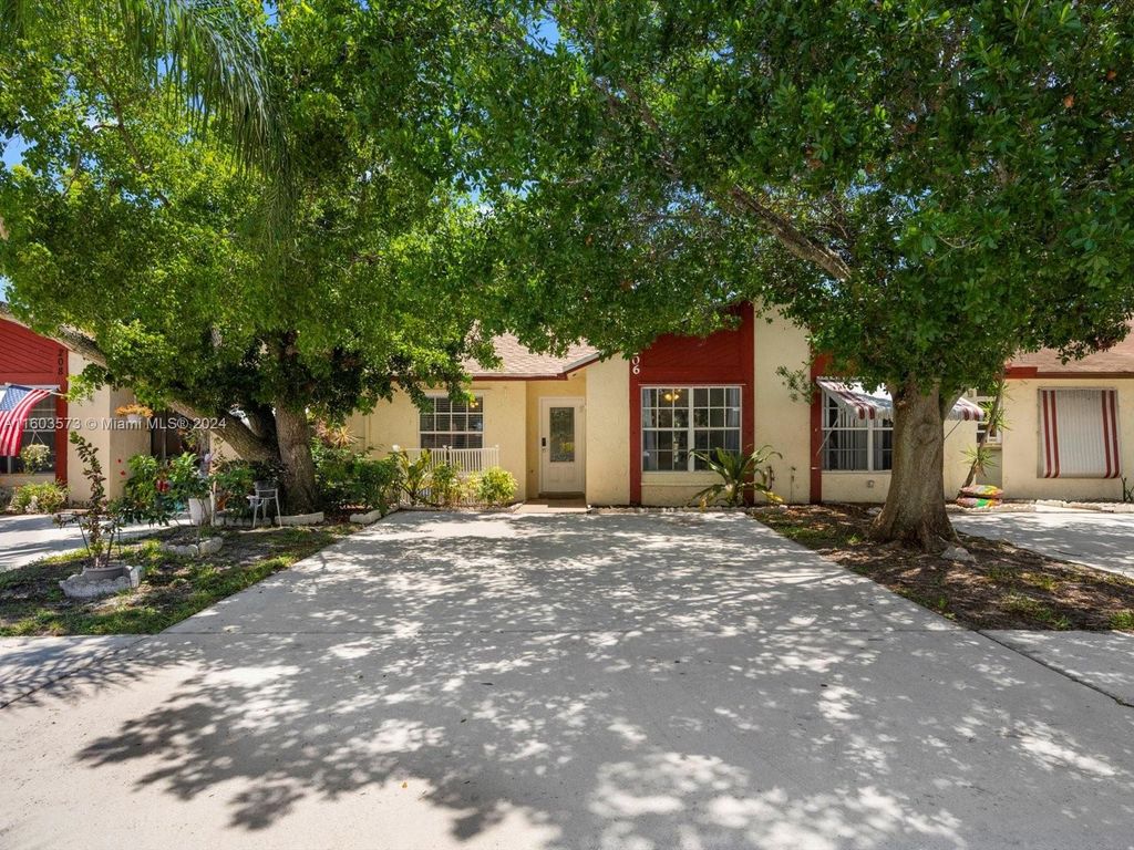 Photo of 206 Palmetto Ct, Jupiter, FL 33458 (MLS # A11603573)