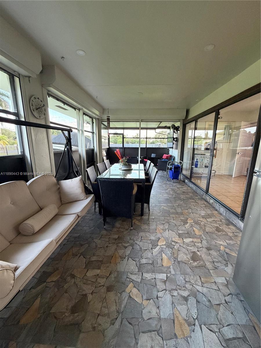 COUNTRY CLUB ESTS OF HOME - Residential