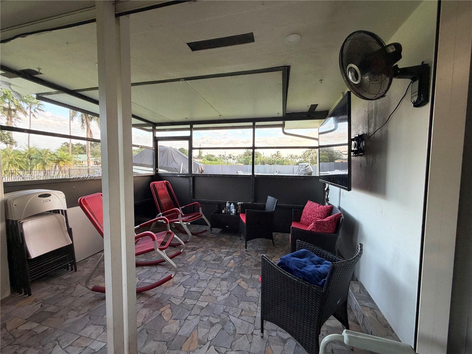 COUNTRY CLUB ESTS OF HOME - Residential