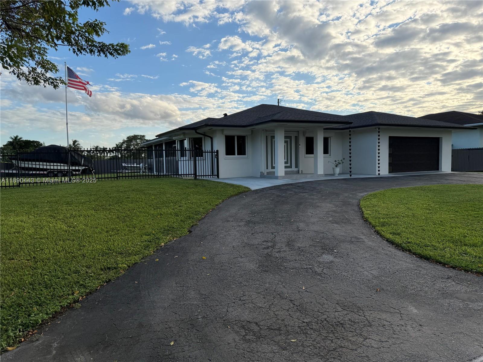 COUNTRY CLUB ESTS OF HOME - Residential