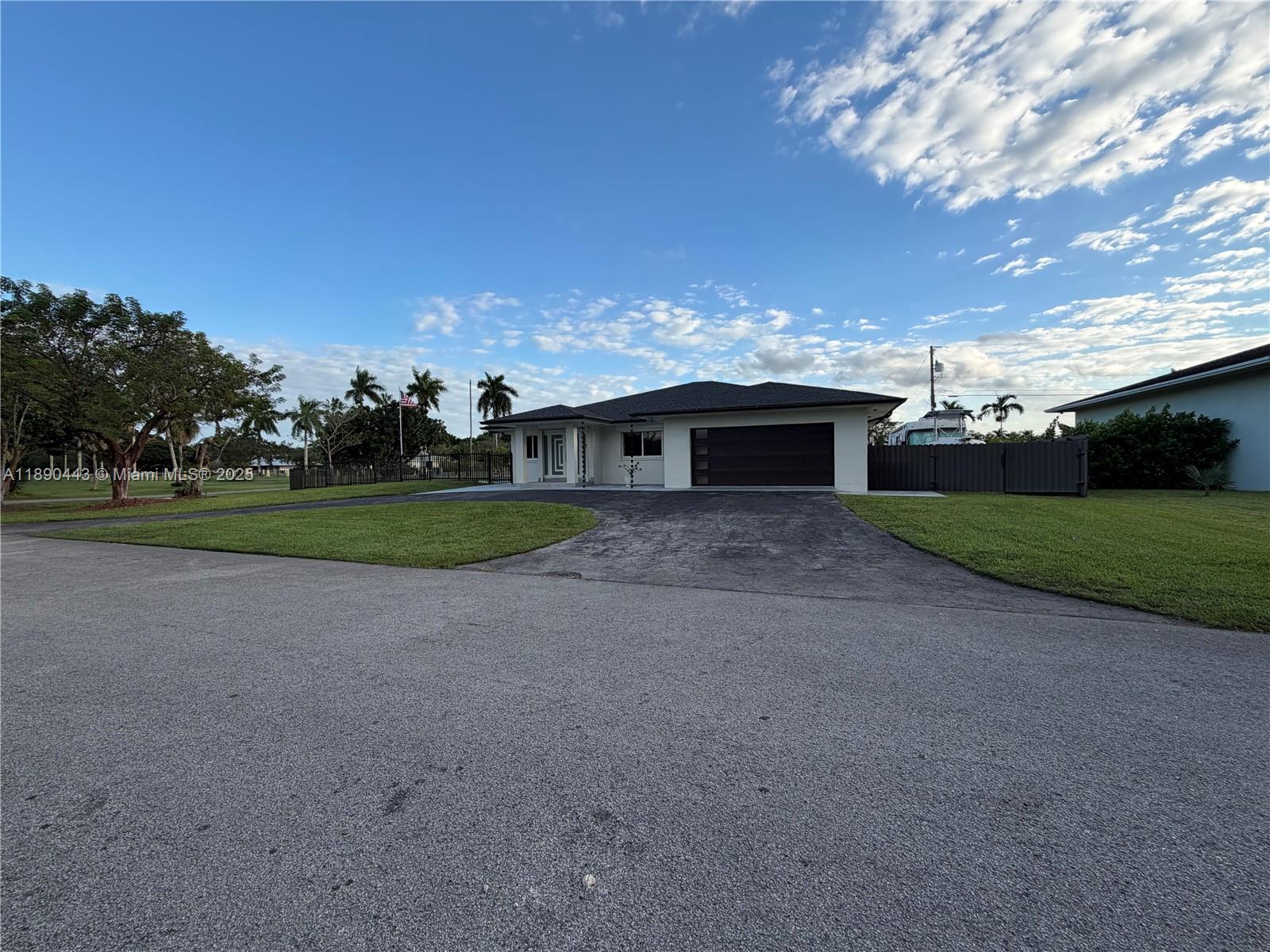 COUNTRY CLUB ESTS OF HOME - Residential