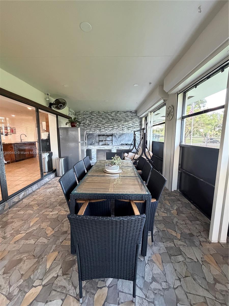COUNTRY CLUB ESTS OF HOME - Residential
