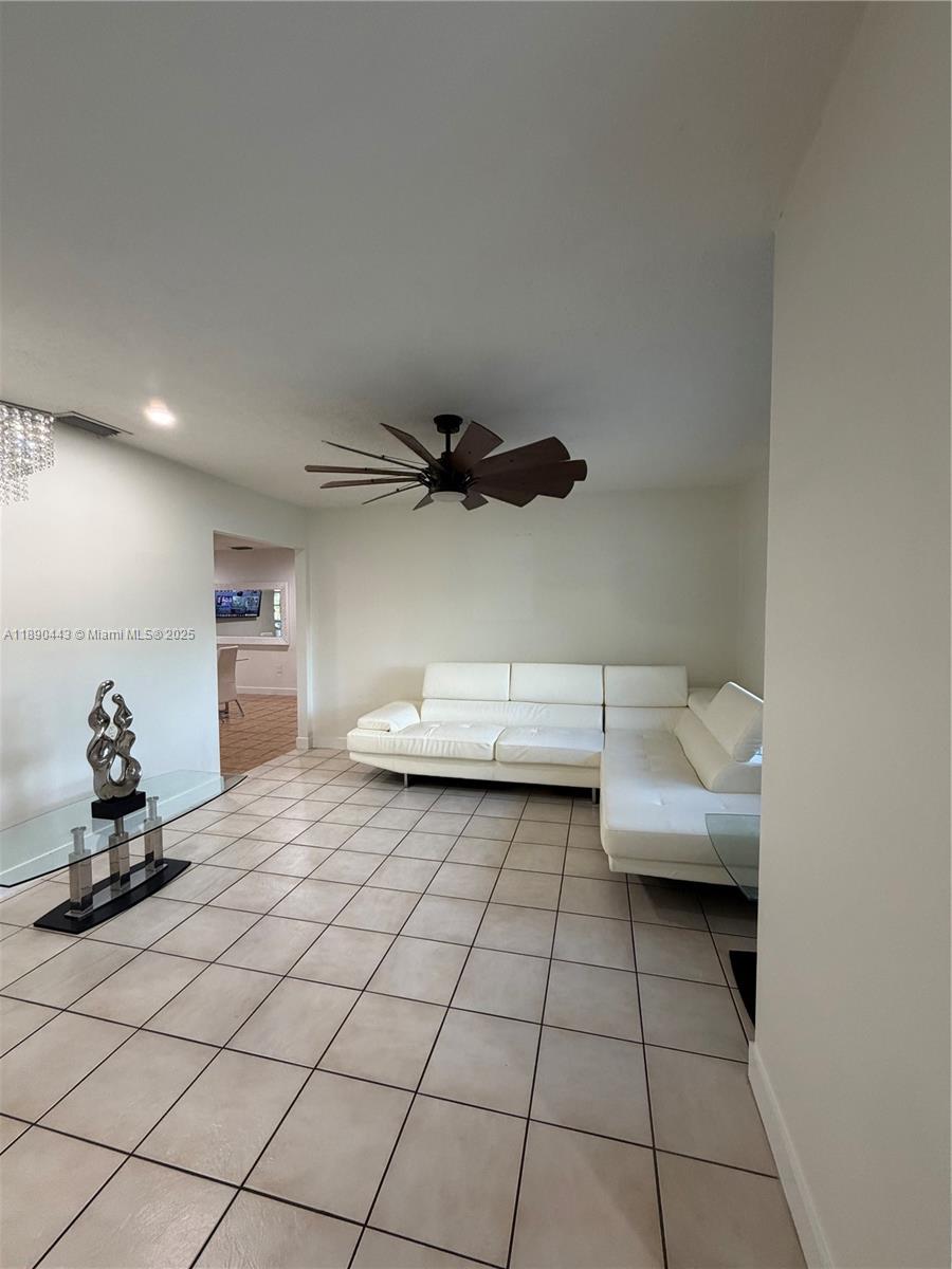 COUNTRY CLUB ESTS OF HOME - Residential