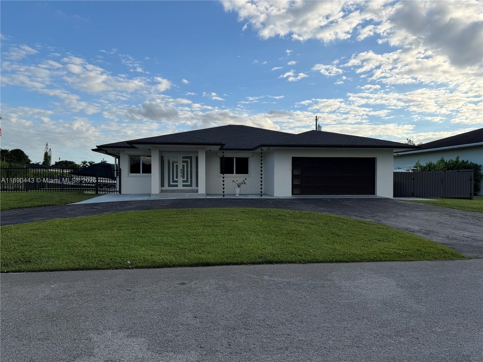 COUNTRY CLUB ESTS OF HOME - Residential