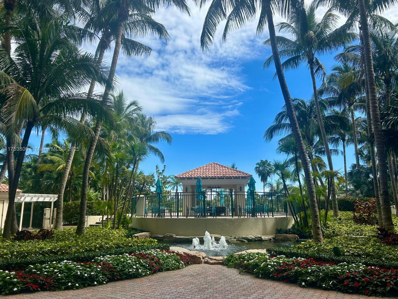 TURNBERRY ON THE GREEN - Residential