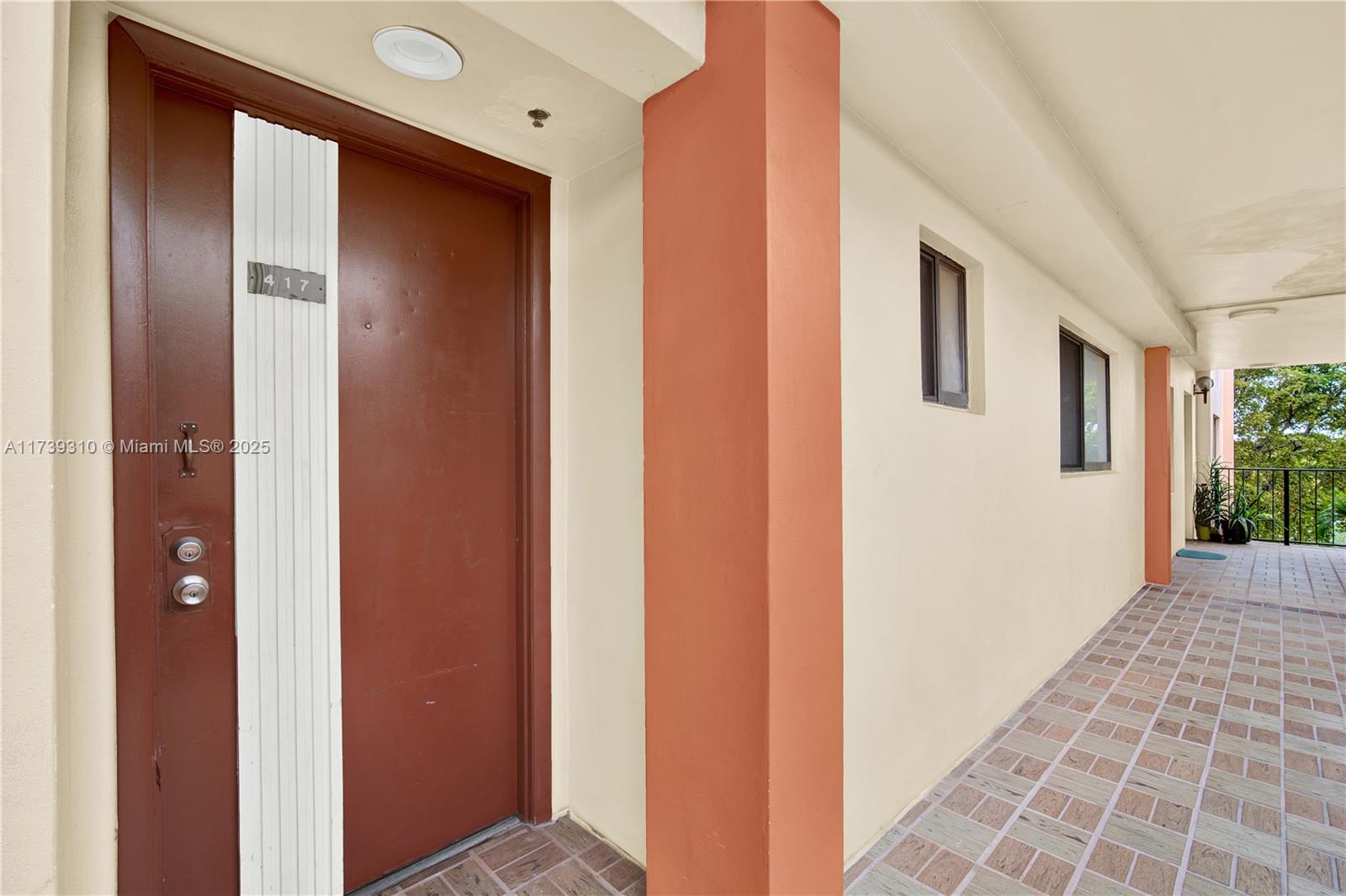 HORIZONS WEST CONDO #10 - Residential
