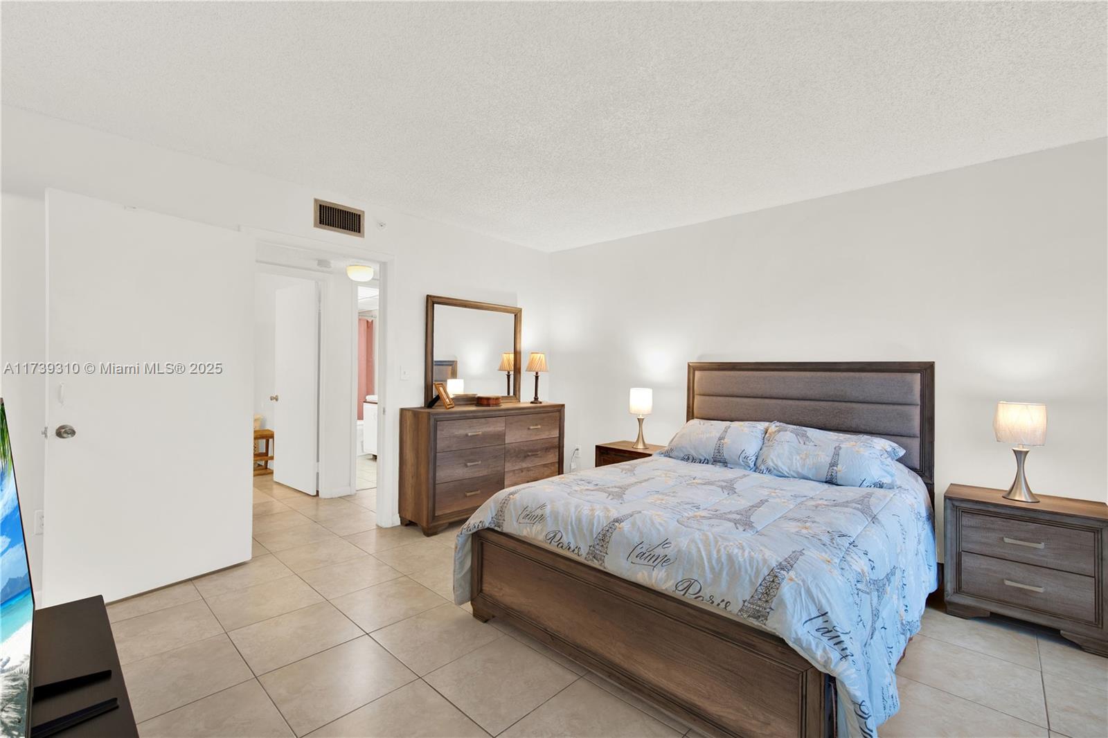 HORIZONS WEST CONDO #10 - Residential