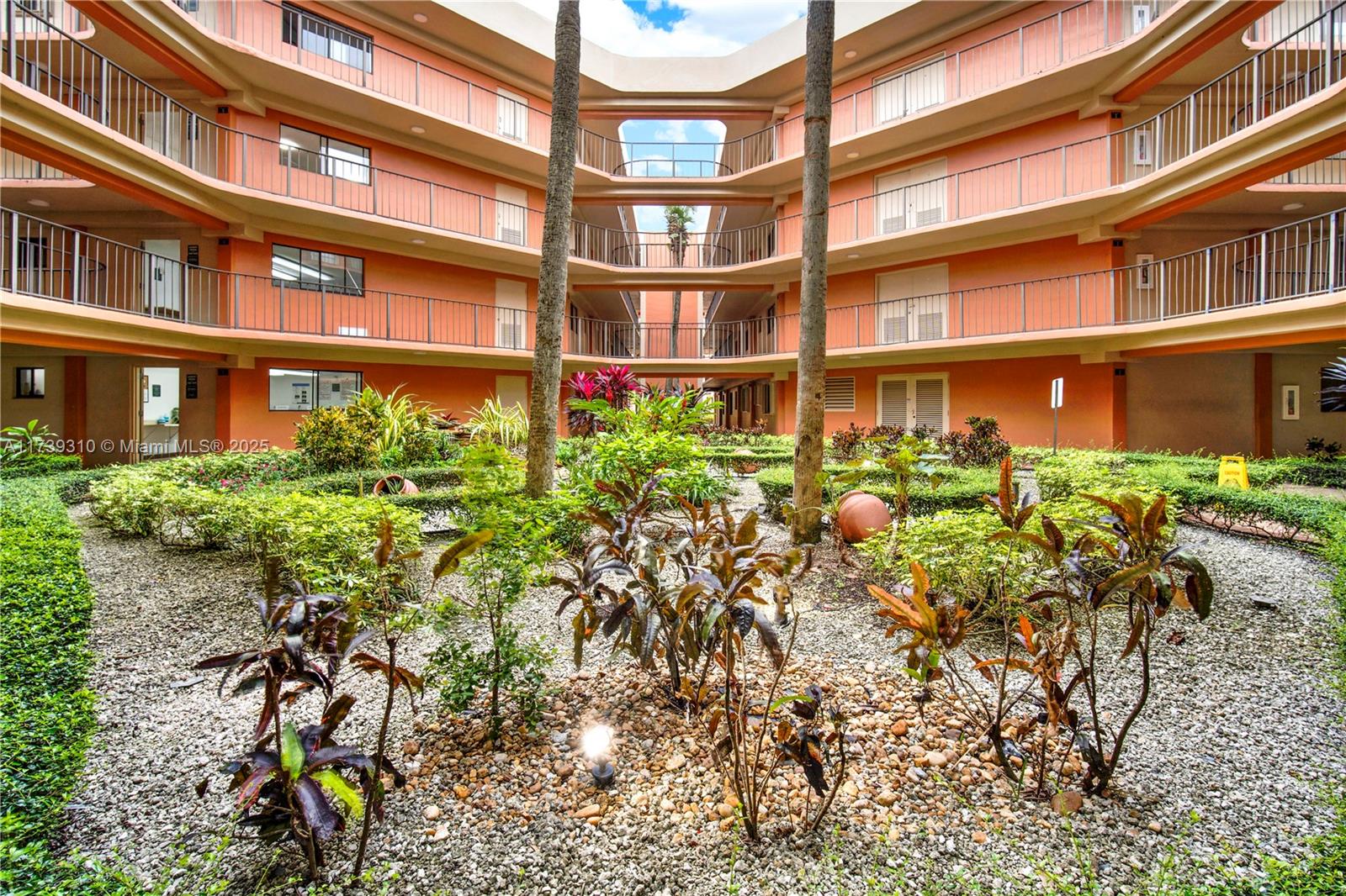 HORIZONS WEST CONDO #10 - Residential