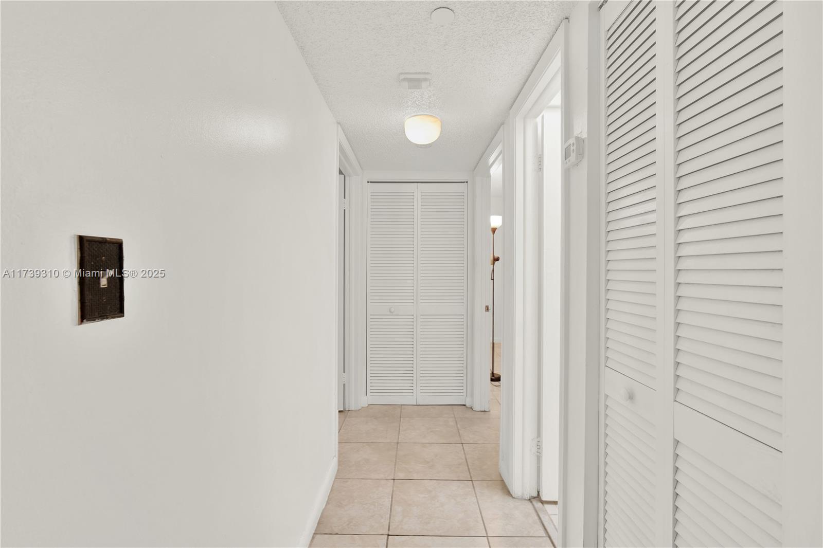 HORIZONS WEST CONDO #10 - Residential