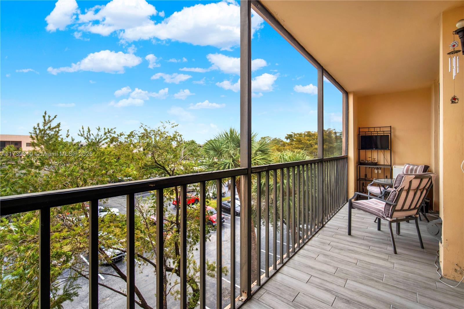 HORIZONS WEST CONDO #10 - Residential