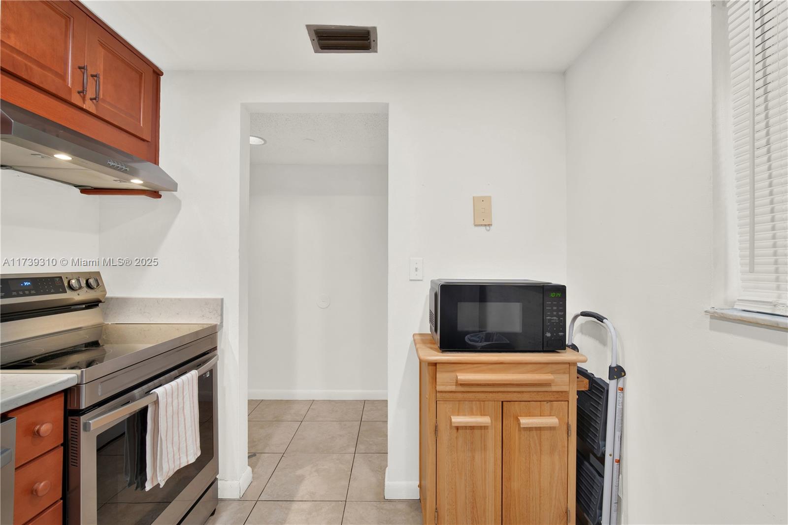 HORIZONS WEST CONDO #10 - Residential