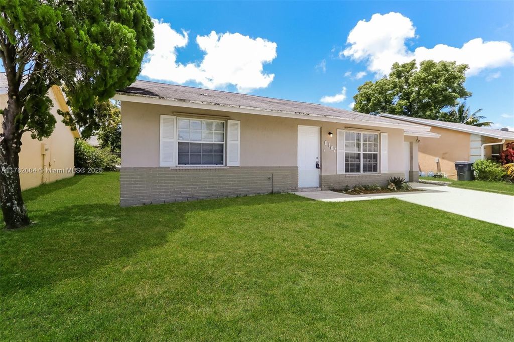 Photo of 6187 W Wauconda Way W, Lake Worth, FL 33463 (MLS # A11782004)