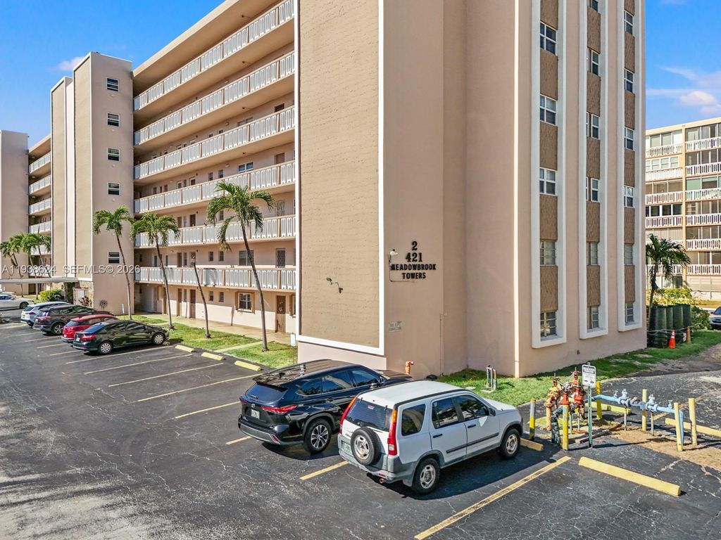 Photo of 421 NE 14th Ave #405, Hallandale Beach, FL 33009 (MLS # A11938624)