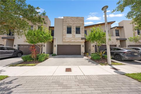 Photo of 10548 NW 78th Ter, Doral, FL 33178 (MLS # A11868599) Photo of 10548 NW 78th Ter, Doral, FL 33178 (MLS # A11868599)