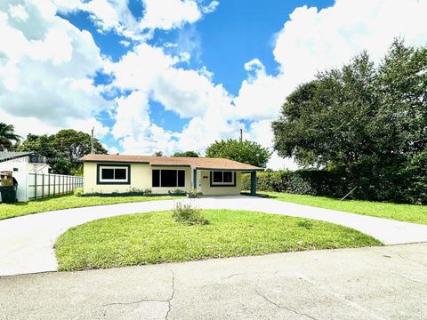 Photo of 2340 N 69th Way, Hollywood, FL 33024 (MLS # A11892188)