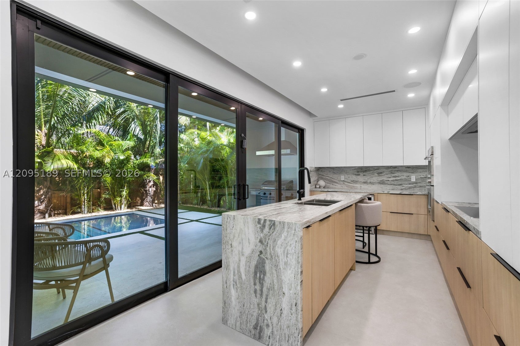 569 NW 44th St