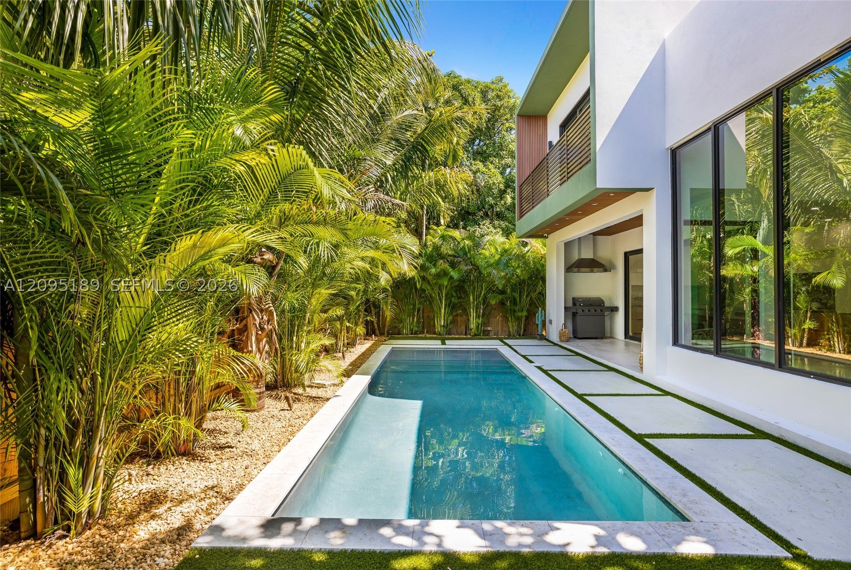 569 NW 44th St