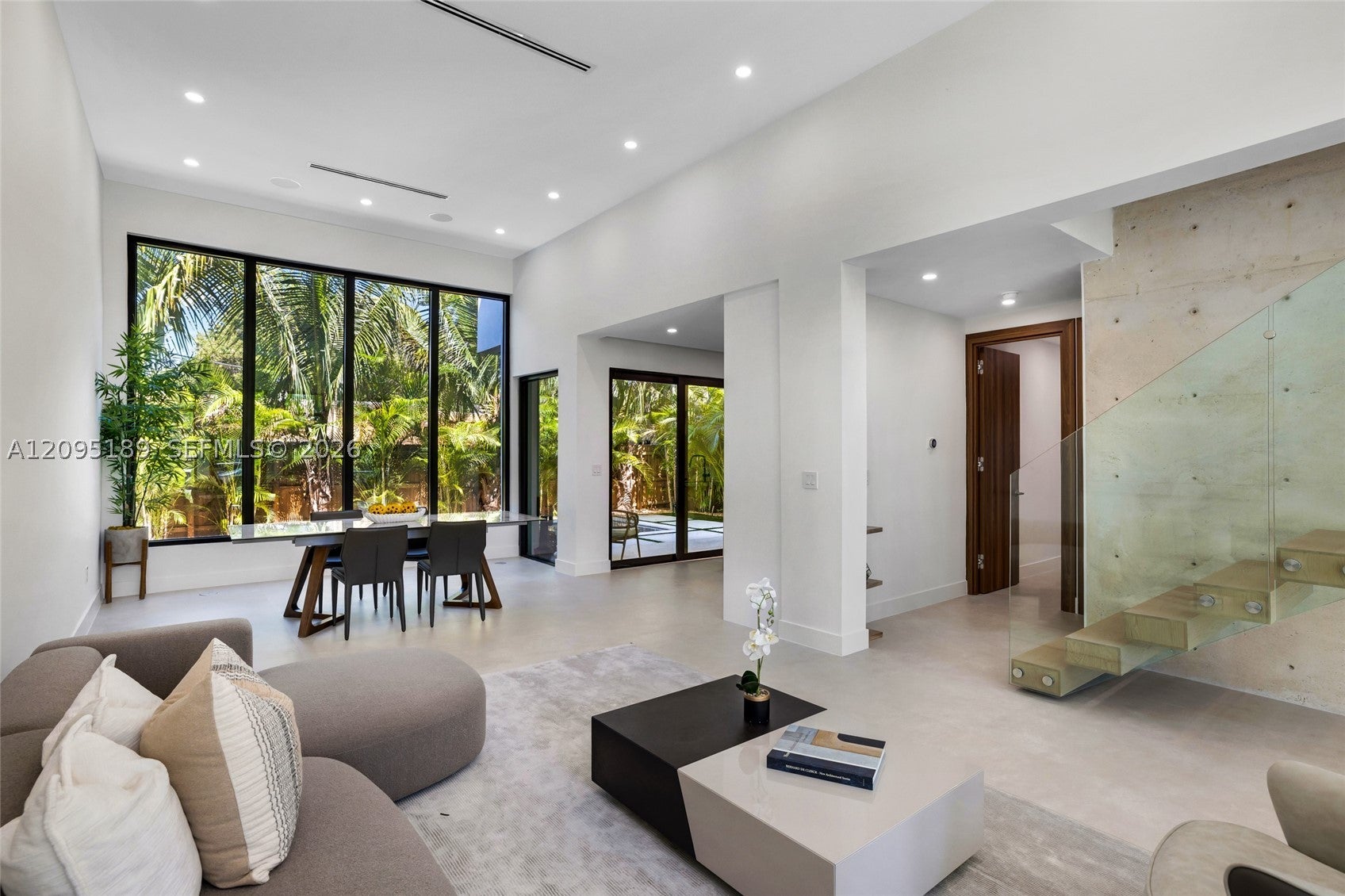 569 NW 44th St