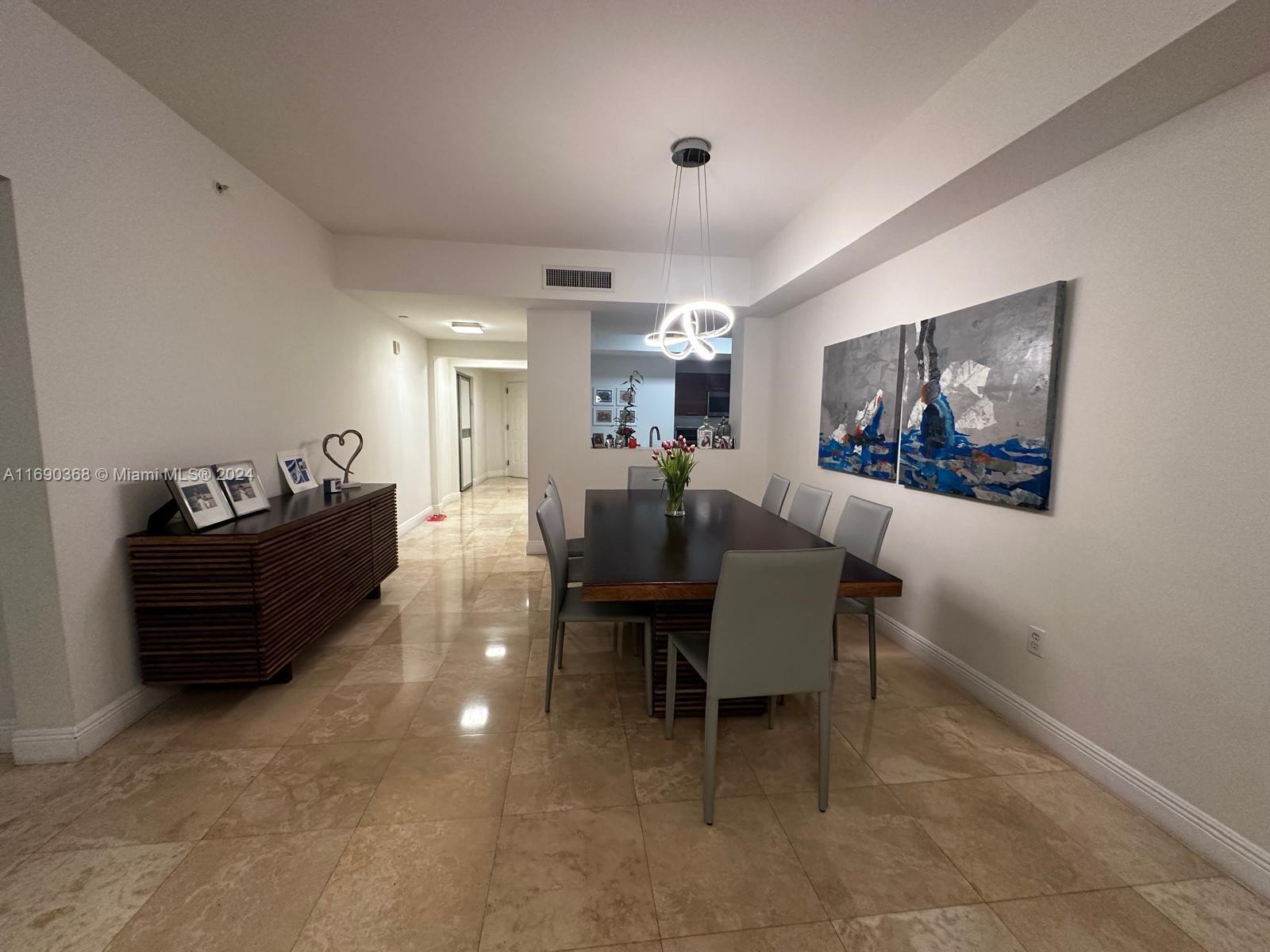 3330 NE 190 ST 1215