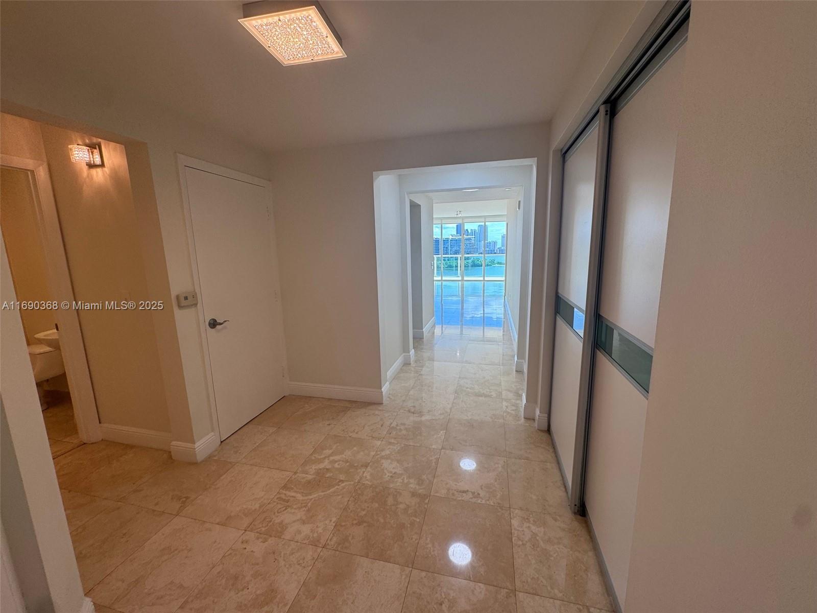 3330 NE 190 ST 1215