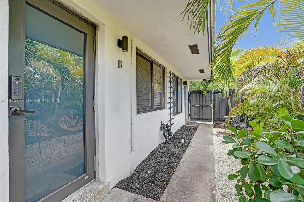 Photo of 754 NE 40th St #B, Fort Lauderdale, FL 33334 (MLS # A11985747)