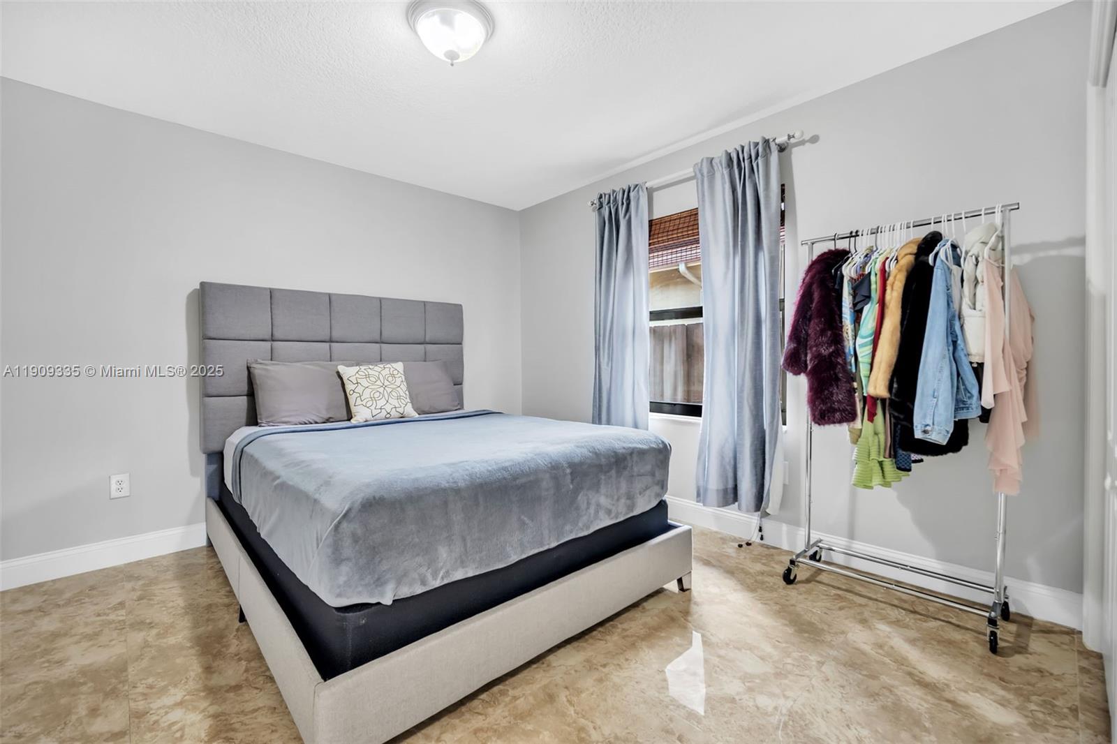 HAMMOCKS SHORES 3RD ADDN - Residential