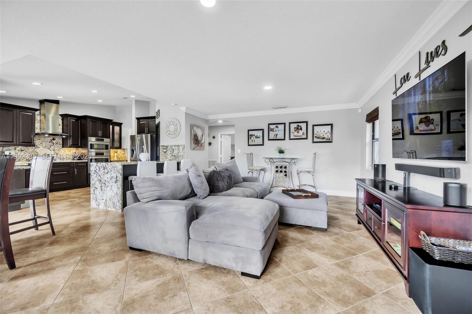 HAMMOCKS SHORES 3RD ADDN - Residential