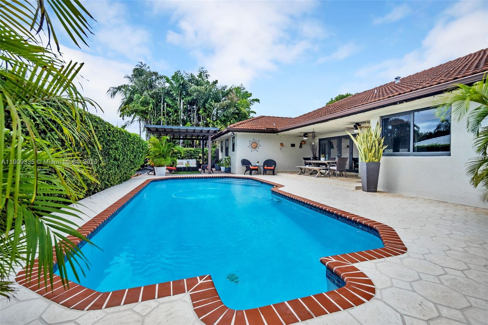 HAMMOCKS SHORES 3RD ADDN - Residential