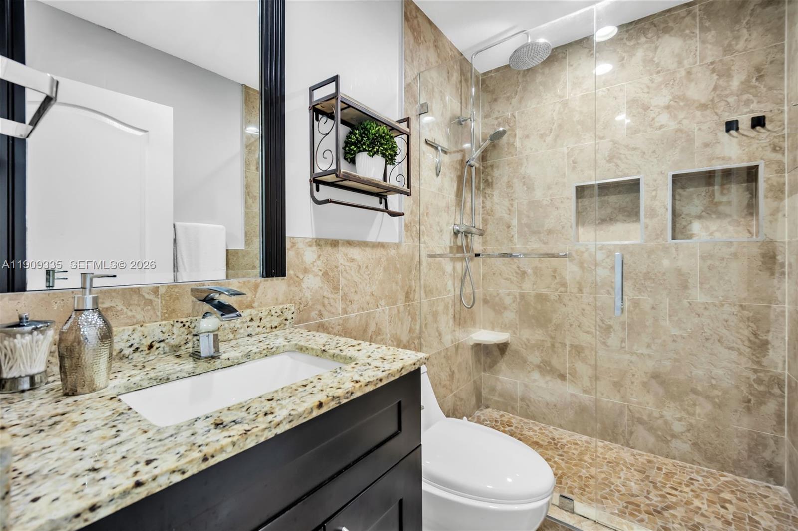 HAMMOCKS SHORES 3RD ADDN - Residential