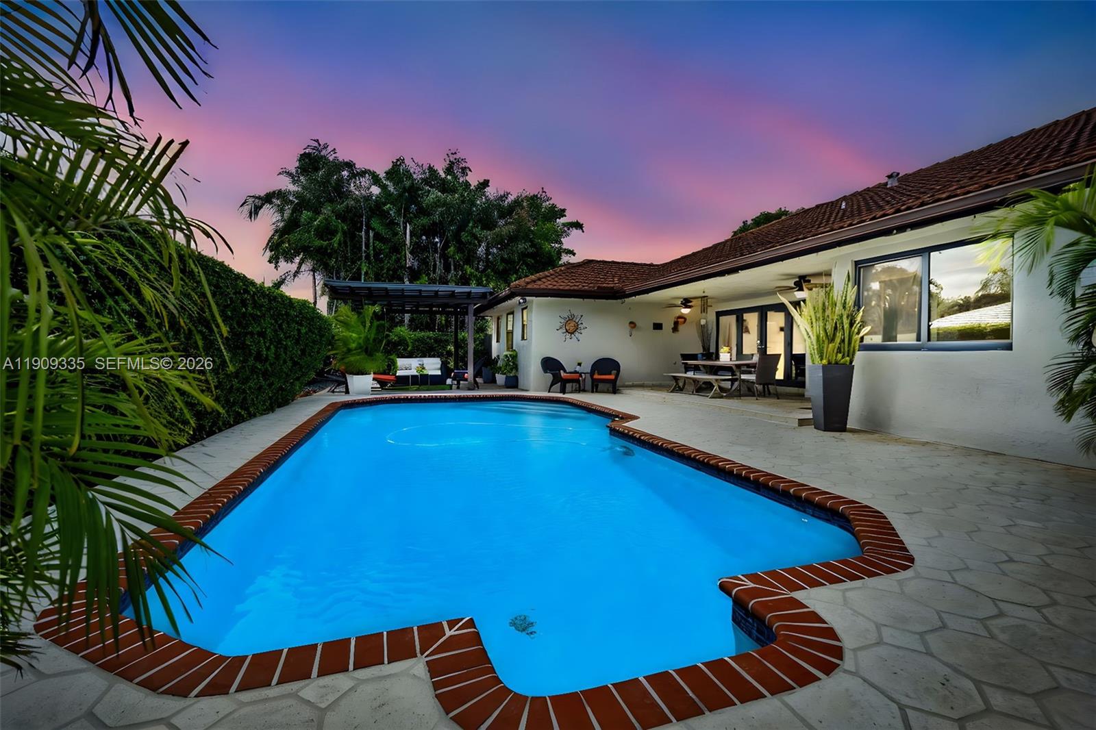 HAMMOCKS SHORES 3RD ADDN - Residential