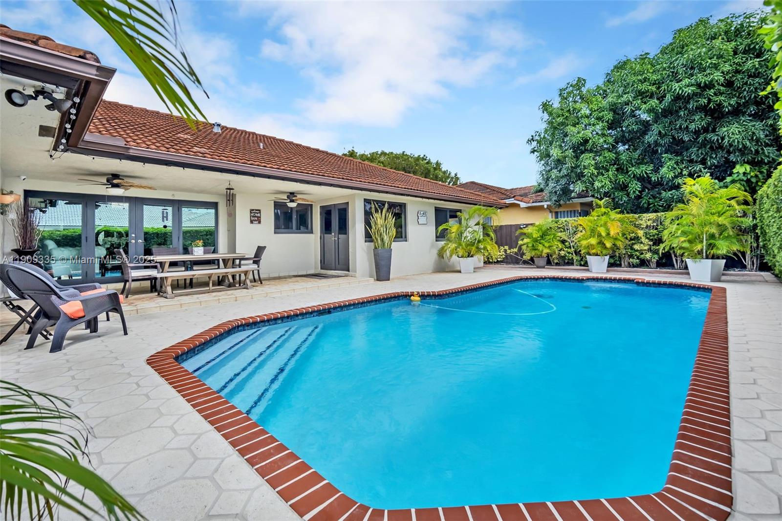 HAMMOCKS SHORES 3RD ADDN - Residential